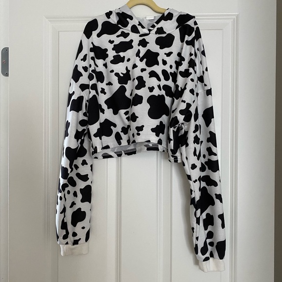 Girls 13/14 Cow-print Cropped Shirt with Hoodie - Picture 2 of 7